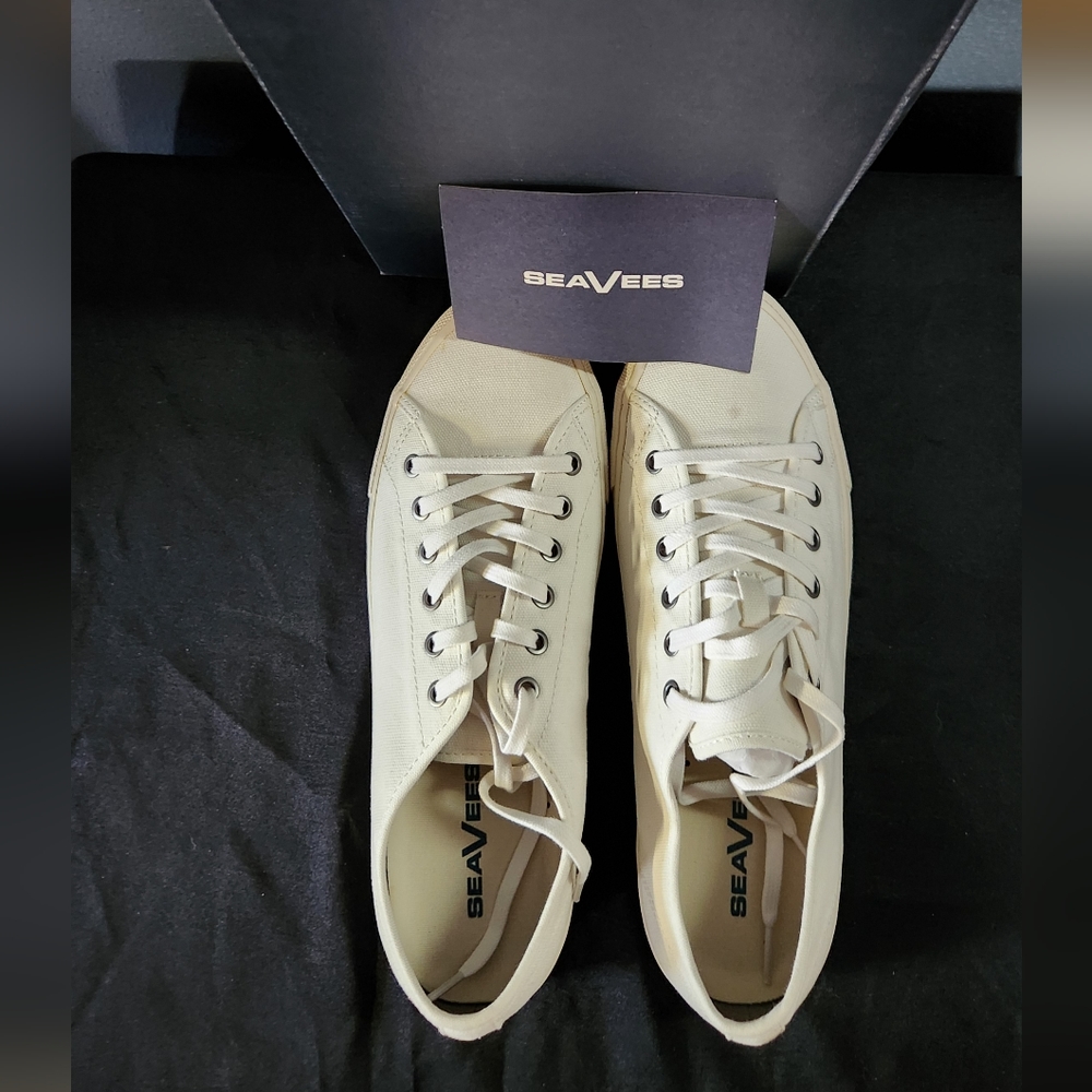 Casual tennis shoe